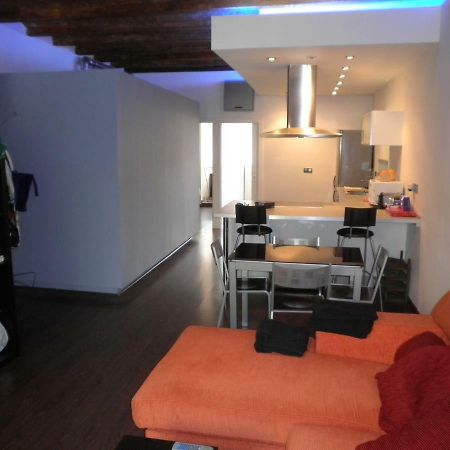 Bacrou Apartment, Design Loft Near The Sea Barcelona Bagian luar foto